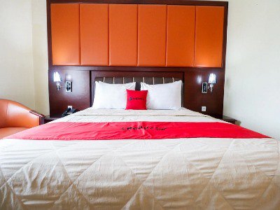 Гостиница Reddoorz Plus Near Senopati 2