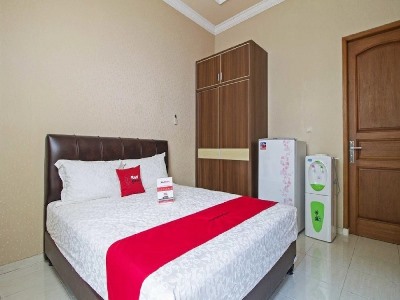 Hotel Reddoorz Syariah Near Mercu Buana Univer