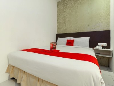 Hotel Reddoorz Plus Near Fort Rotterdam