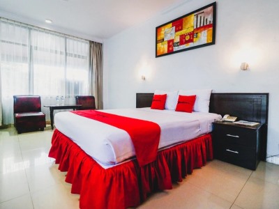 Гостиница Reddoorz Plus Near Mall Ratu Indah 2