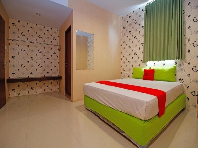 Гостиница Reddoorz Plus Near Pelabuhan Makassar