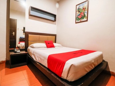 Гостиница Reddoorz Plus Near Pasar Wisata