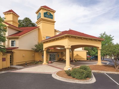 Гостиница La Quinta Inn N Suite Univ Area Chapel