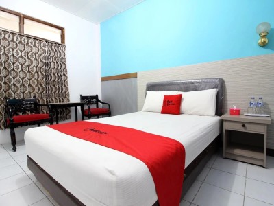 Гостиница Reddoorz Plus Near Lempuyangan Station 3