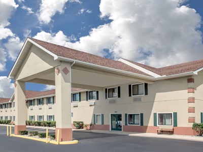 Hotel Super 8 By Wyndham Three Rivers