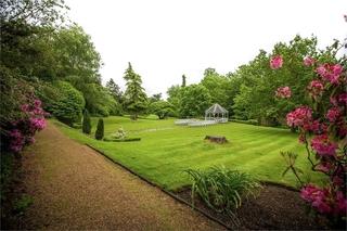 Гостиница Rowhill Grange Hotel & Utopia Spa