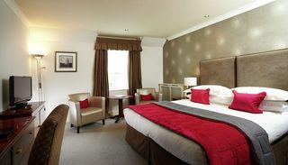Гостиница Rowhill Grange Hotel & Utopia Spa