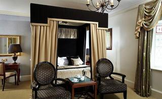 Гостиница Rowhill Grange Hotel & Utopia Spa