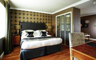 Гостиница Rowhill Grange Hotel & Utopia Spa