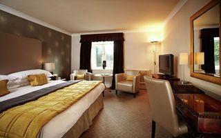 Гостиница Rowhill Grange Hotel & Utopia Spa