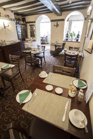 Гостиница The Poplars Hotel