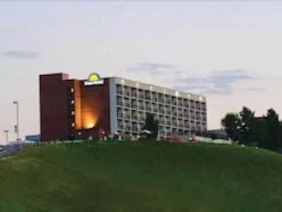 Гостиница Days Inn And Suites Sutton Flatwoods