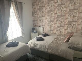 Гостиница The Butterfly Hotel - Group Weekends