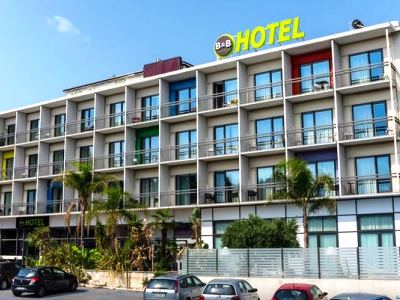 Гостиница B And B Hotel Savona