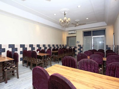 Hotel Oyo 14511 Apollo Inn