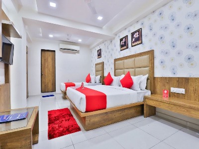 Hotel Oyo 14211 Laxmi Palace