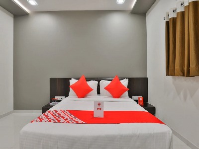Hotel Oyo 16383 Raj Palace