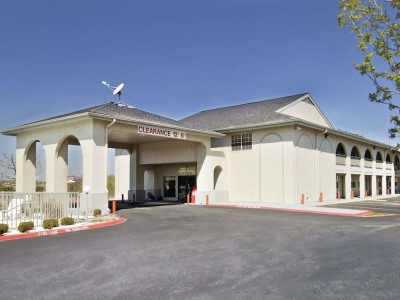 Hotel Super 8 By Wyndham Canton