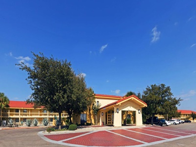 Гостиница La Quinta Inn By Wyndham Eagle Pass