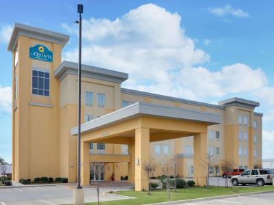 Гостиница La Quinta Inn Suites Denton-Univ. Drive