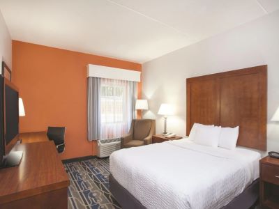 Гостиница La Quinta Inn And Suites Uva Medctr