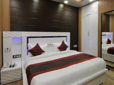 Hotel Oyo 12148 Flyover Inn