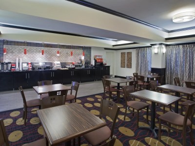 Гостиница La Quinta Inn And Suites Wyndham Conway