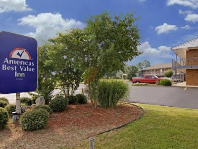 Гостиница Americas Best Value Inn Jonesboro