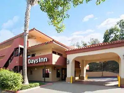 Гостиница Days Inn By Wyndham Moonlight Beach