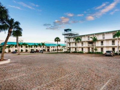 Гостиница Days Inn And Suites Lake Okeechobee