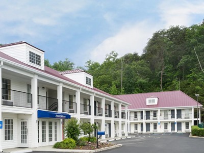 Hotel Howard Johnson By Wyndham Dalton