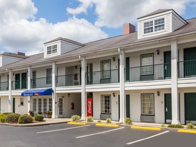 Hotel Baymont By Wyndham Waycross
