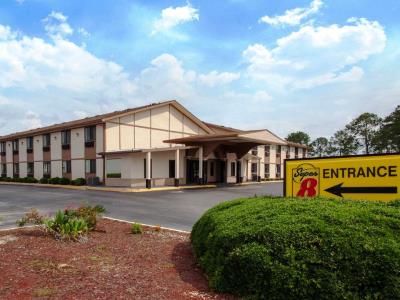 Hotel Super 8 By Wyndham Waycross Ga