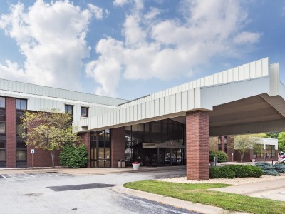 Гостиница Ramada By Wyndham Bettendorf