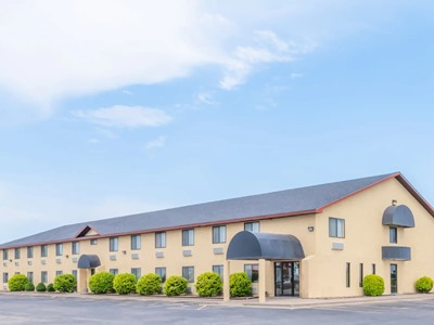Hotel Super 8 By Wyndham Pratt