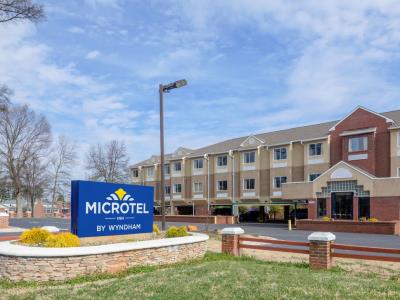 Гостиница Microtel Inn Ste Cornelius / Lake Norman