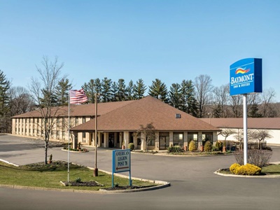 Hotel Baymont By Wyndham Logan