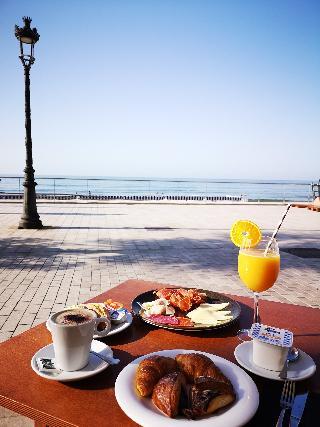 Гостиница URH Sitges Playa