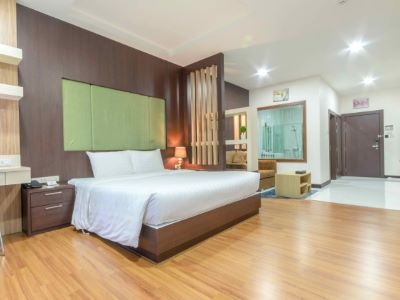 Гостиница Phanhin Regent Executive Residence