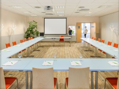 Гостиница Ibis Loriol Le Pouzin