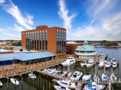 Hotel The Landing At Hampton Marina, Tapestry