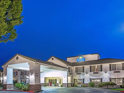 Гостиница Days Inn And Suites By Wyndham Gresham