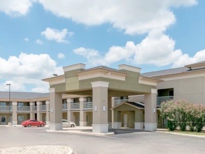Гостиница Super 8 By Wyndham Cotulla Tx
