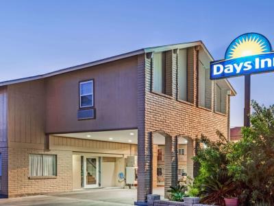 Гостиница Days Inn By Wyndham Kenedy