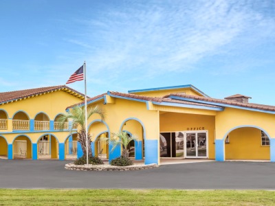Гостиница Days Inn By Wyndham San Antonio Lytle
