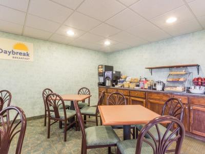 Гостиница Days Inn By Wyndham Doswell At The Park