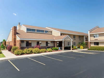Hotel Americinn By Wyndham West Bend
