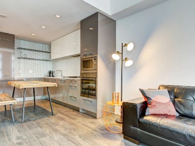 Гостиница Suite Digs Mark On 10th