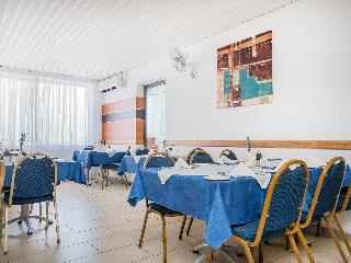 Гостиница Qawra Point Holiday Complex