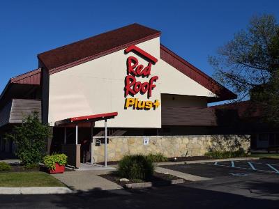 Гостиница Red Roof Inn Plus+ University-Amherst